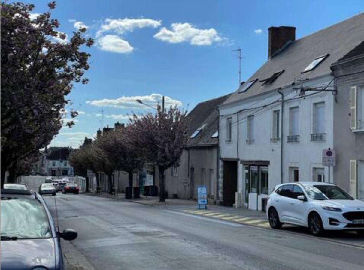 Appartement Avec Parking Gratuit Et Wifi Vierzon Dış mekan fotoğraf